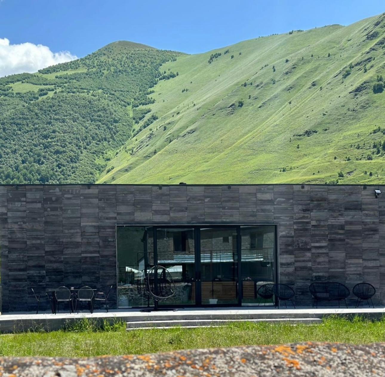 Vila Alpine Escape Kazbegi Exteriér fotografie