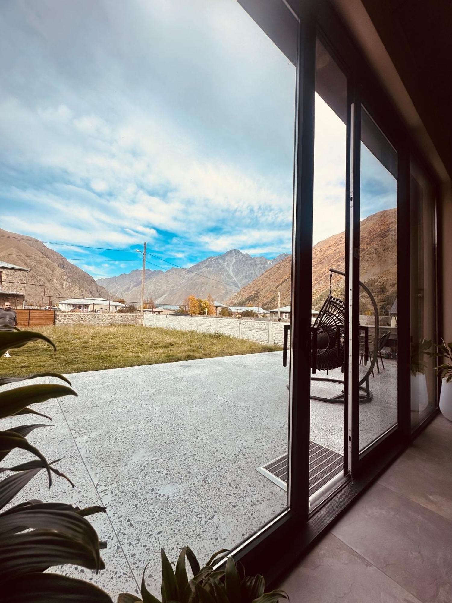 Vila Alpine Escape Kazbegi Exteriér fotografie